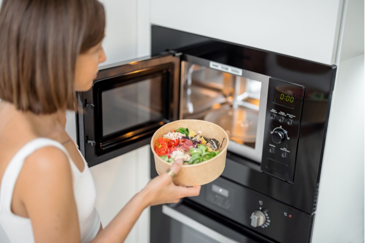 Attention : ces aliments deviennent toxiques lorsqu’ils sont réchauffés au micro-ondes