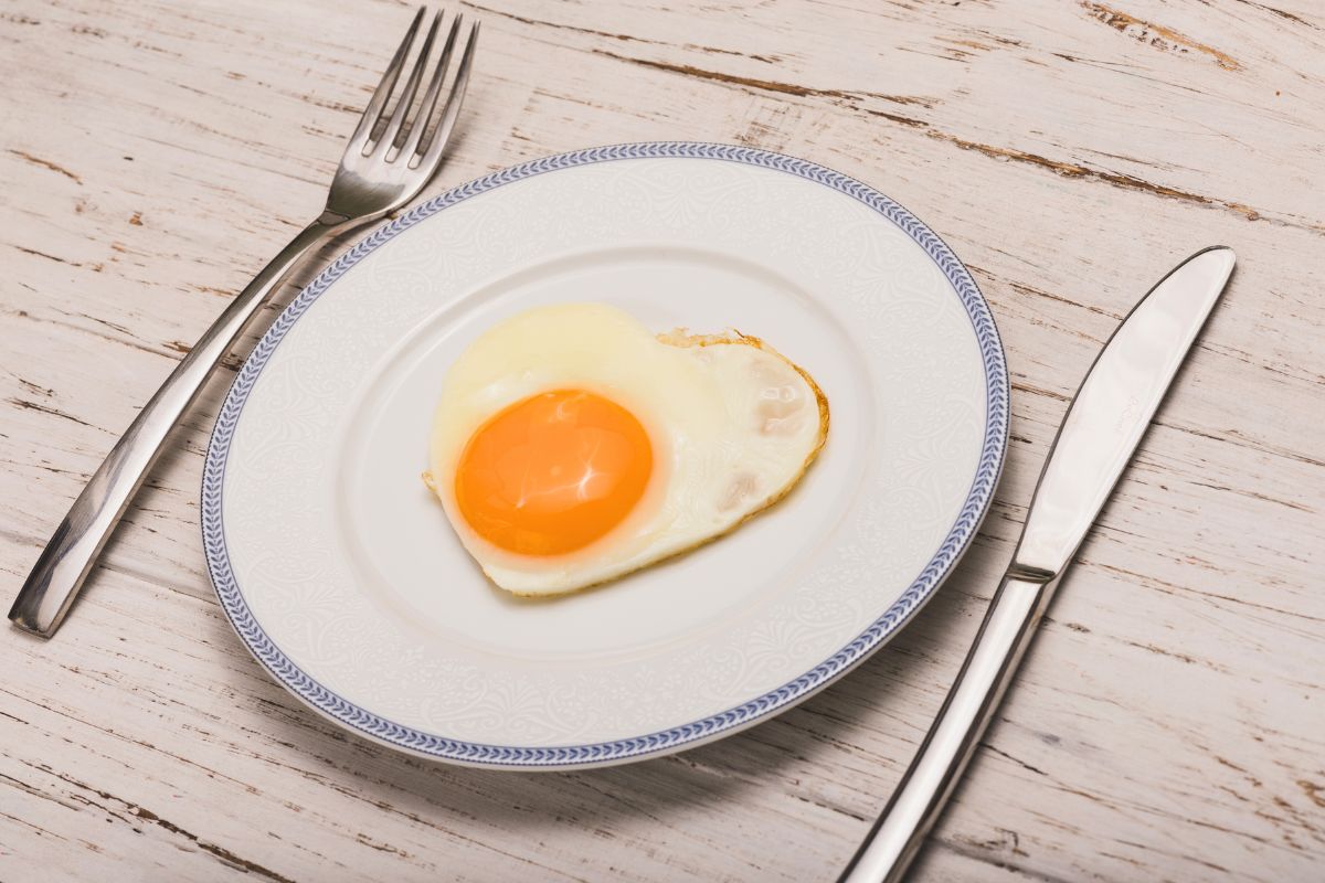 Manger une seule fois par jour : la méthode qui divise les spécialistes