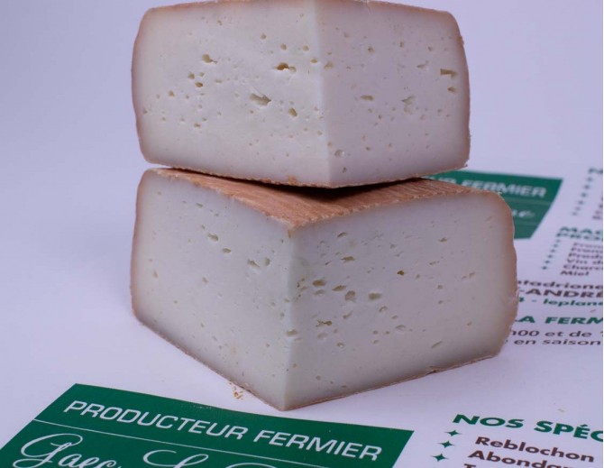 Raclette au chèvre : une alternative plus saine à la raclette traditionnelle ?