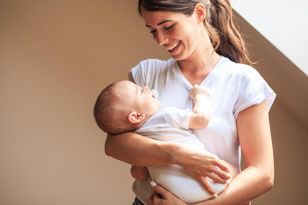 Vivre sereinement l&rsquo;après-accouchement : conseils pour surmonter les angoisses post-partum